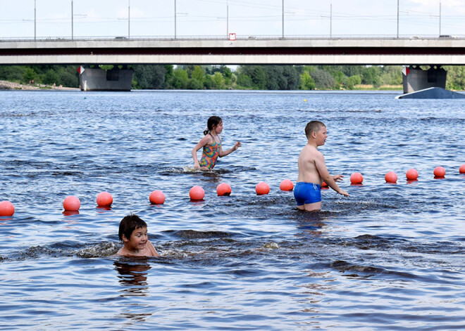 Ūdens temperatūra peldvietās vairs nepārsniedz +19 grādu