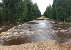 Stipro lietusgāžu ūdeņi pārpludinājuši ceļu Baltinavas novadā.