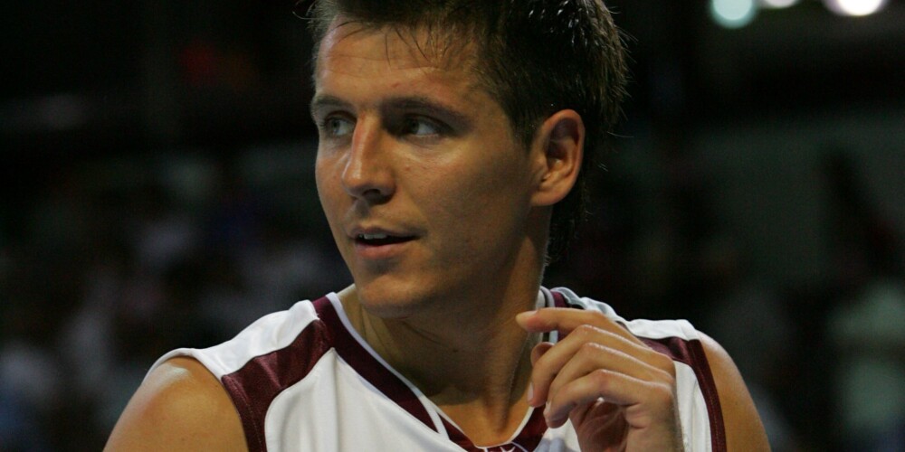 Basketbolistam Sandim Valteram šodien 40. Apsveicam!