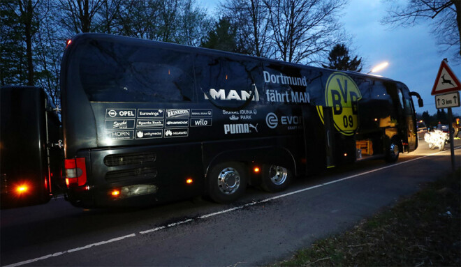 Sprādzienā cietušais Dortmundes "Borussia" autobuss.