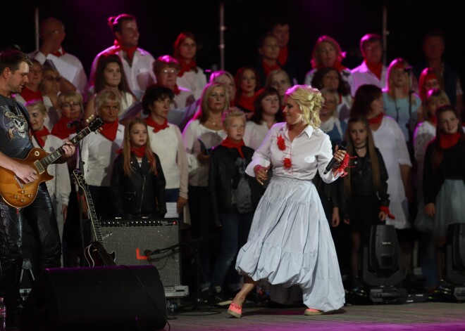 2017. gada augusta pēdējā nedēļas nogalē Liepājā koncertestrādē "Pūt, vējiņi!" notika "Līvifest 2017".