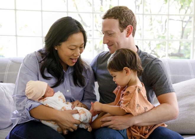 „Facebook” dibinātājs Marks Cukerbergs un viņa sieva Priscilla Čana ir vecāki divām meitām: 2017. gada augustā pasaulē nākušajai Augustei un 2015. gadā dzimušajai Maksimai jeb Maksai. Vēl ģimenē ir suns vārdā Bīsts jeb Briesmonis.
