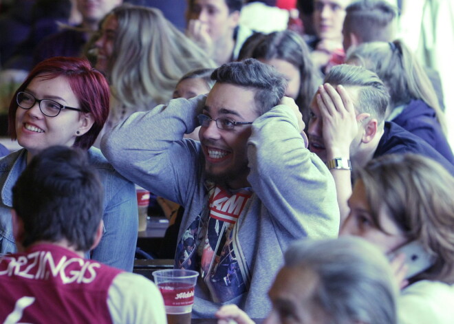 Emocijas sita augstu vilni! Tā fani Rīgā juta līdzi Latvijas basketbolistiem. FOTO