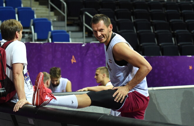 Latvijas basketbola izlases spēlētājs Jānis Blūms pēc treniņa Eiropas čempionāta finālturnīrā ''Ulker'' arēnā Stambulā.