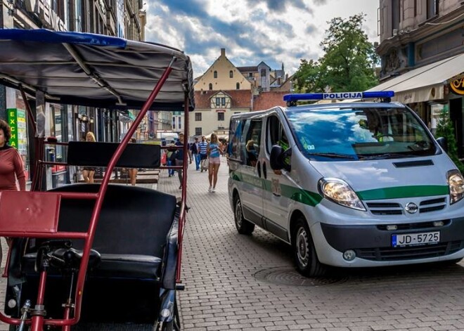 Vecrīgā izceļas konflikts starp tūristu no Šveices un rīdzinieku