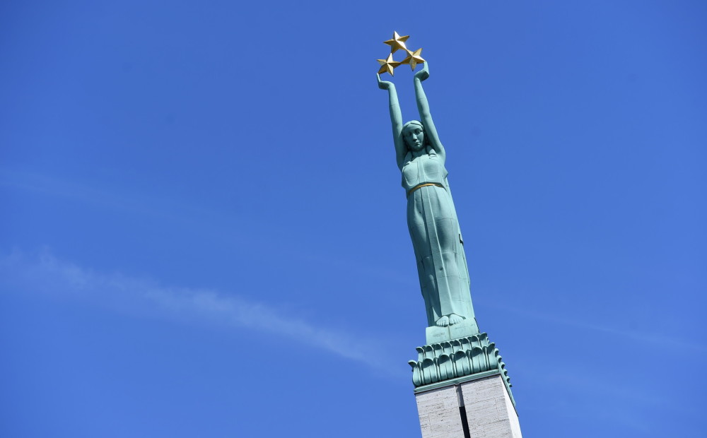 Латвия памятник свободы