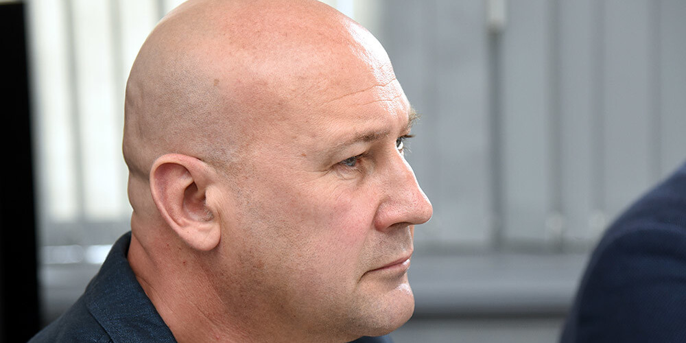 "Man šķiet, ka valdei ir zināmi pienākumi, kopējā atbildība un atbildības, kas ir katram valdes loceklim, tādēļ valdes locekļiem vajadzētu būt vairāk nekā vienam. Tā ir mana sajūta," sacīja Belte.