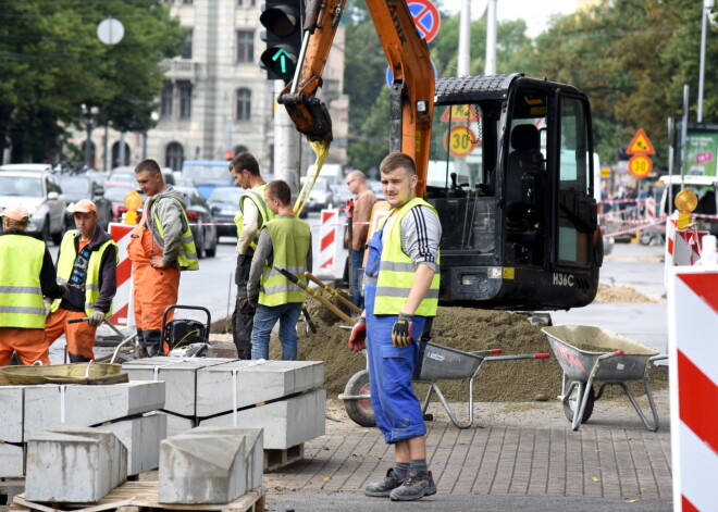 Ceturtdien un piektdien Valdemāra ielā būs izmaiņas sabiedriskā transporta maršrutos