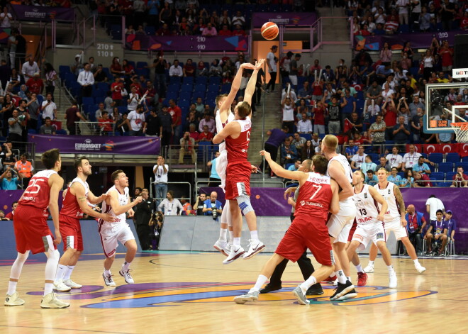 Eiropas čempionāta finālturnīra spēle basketbolā starp Latvijas un Turcijas valstvienībām ''Ulker'' arēnā Stambulā.