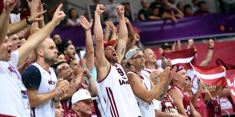 Latvijas basketbolisti nervozā cīņā gūst svarīgu uzvaru pār Turciju