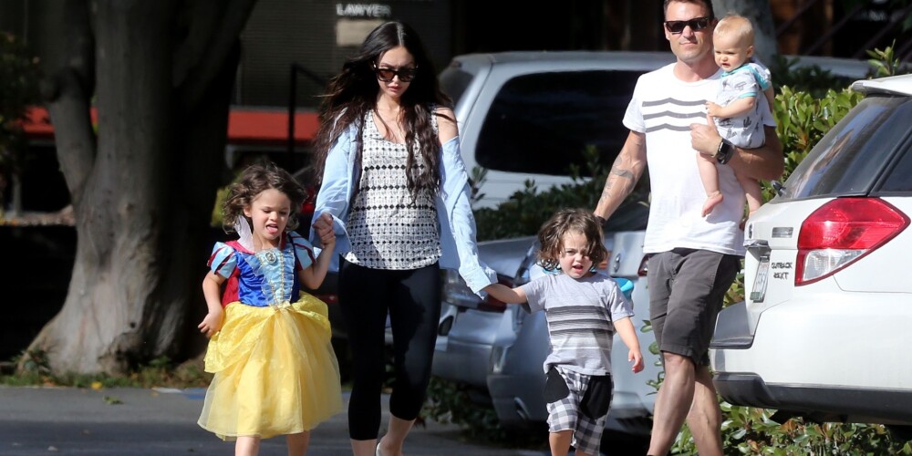 Aktieris Braiens Ostins Grīns uzskata, ka četru gadu vecums ir laiks, kad bērnam jāgūst prieks. Ja kleitas dēlam Noa sagādā prieku, vecāki nedomā to viņam liegt.