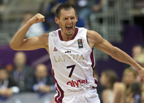 Mūsu izlases vēsturiskā uzvara pār Turciju kļuvusi par pēdējās desmitgades skatītāko basketbola maču Latvijā