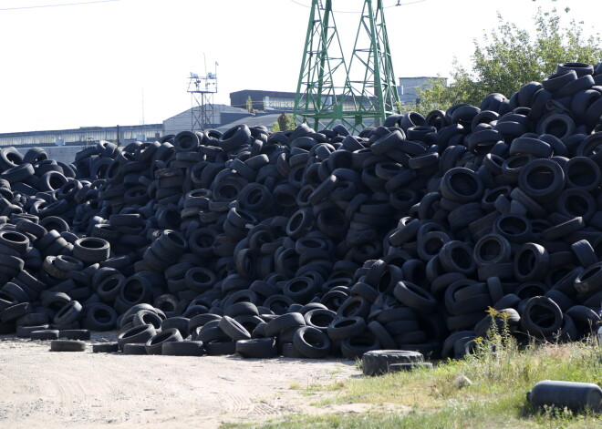 За нелегальную свалку автопокрышек в Риге фирму оштрафовали на 12,9 млн евро