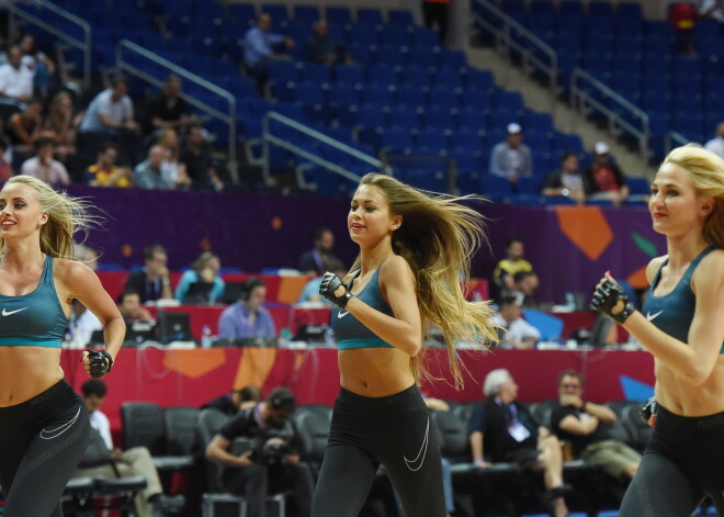 Viena no basketbola čempionāta daiļajām karsējmeitenēm - Porziņģa komandas biedra sieva