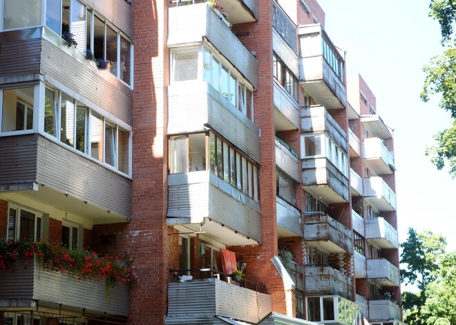 В августе выросли цены на серийные квартиры в окрестностях Риги