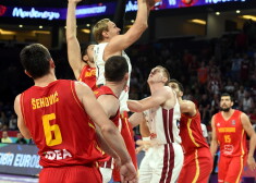 Gūstot 100 punktus, Latvijas izlases basketbolisti graujoši uzvar Melnkalni EČ astotdaļfinālā