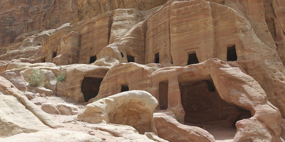 Jordānija, oficiāli Jordānijas Hašimītu Karaliste, ir valsts Tuvajos Austrumos. Tā robežojas ar Izraēlu ziemeļrietumos, ziemeļos ar Irāku, bet dienvidos ar Saūda Arābiju. Jordānijas galvaspilsēta ir Ammāna, kura ir arī visapdzīvotākā pilsēta valstī un tās ekonomiskais, politiskais un kulturālais centrs. Valsts iekārta ir konstitucionāla monarhija.