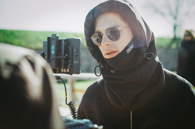 Dziesmas "Kilometriem tālu" videoklipa filmēšana.