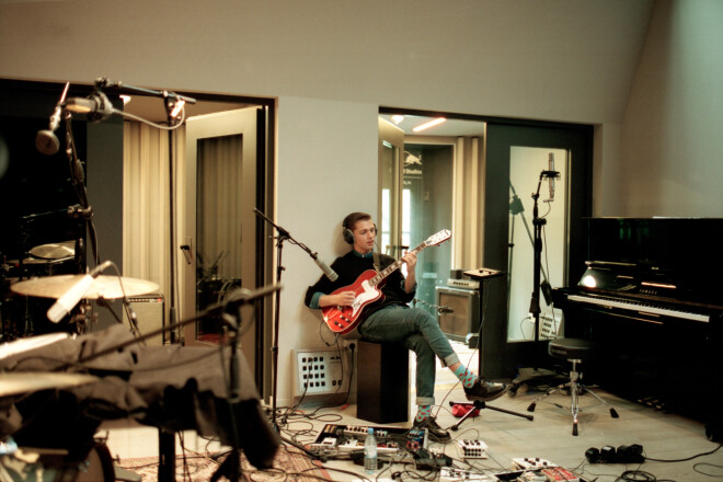 Berlīnē, ierakstot jauno albumu "Vienā vilcienā" Red Bull Studios Berlin.