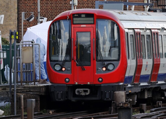 Vilcienu Londonā spridzinājuši islāmisti. Briti "gaida" nākamo teroraktu