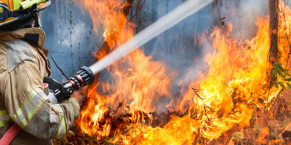 Сегодня утром в Латвии загорелся дом: погиб один человек