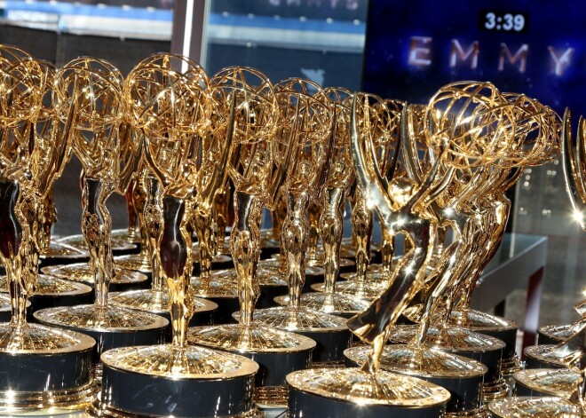 «Рассказ служанки» получил премию «Эмми» как лучший драматический сериал