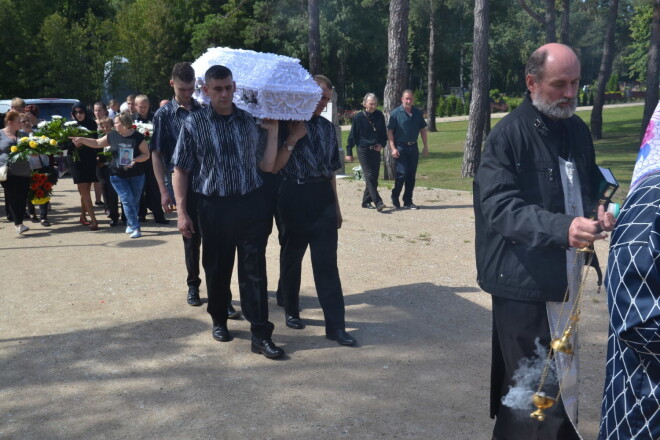 Ziedojumu vācējs, kurš lūdza ziedojumus mazā Ivana Berladina nāvei, it kā nejauši 375 eiro no saziedotās naudas iztērējis jauna mobilā tālruņa iegādei un komunālo rēķinu apmaksai. Tagad nesmukums labots, bet mieles palikušas.