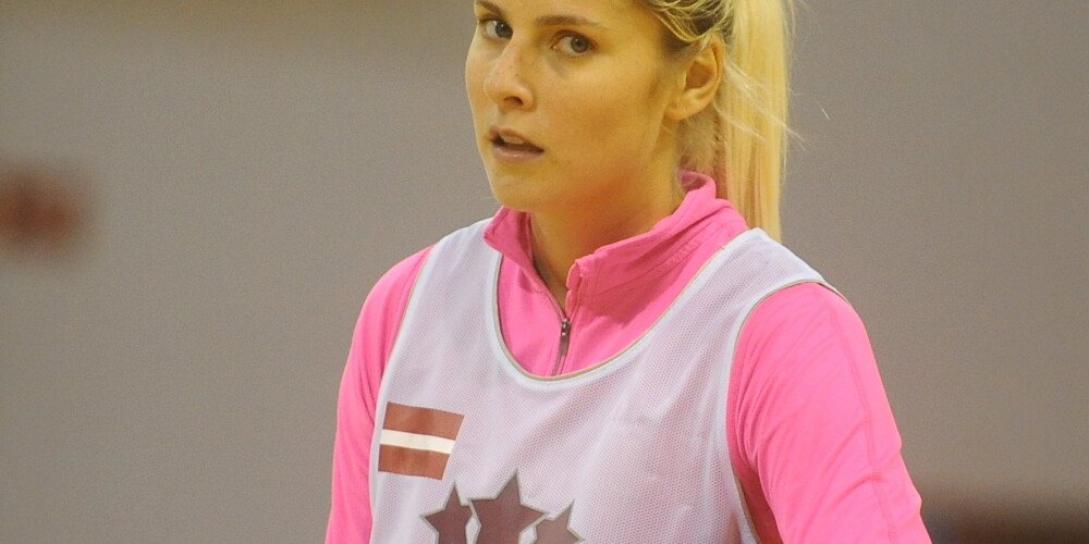 Latvijas sieviešu basketbola izlases zvaigzni Babkinu no mugurpuses vairs neatpazīt