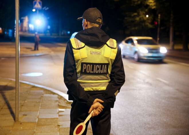 Trīs ļaundari Imantā uzdodas par policistiem un veic laupīšanu