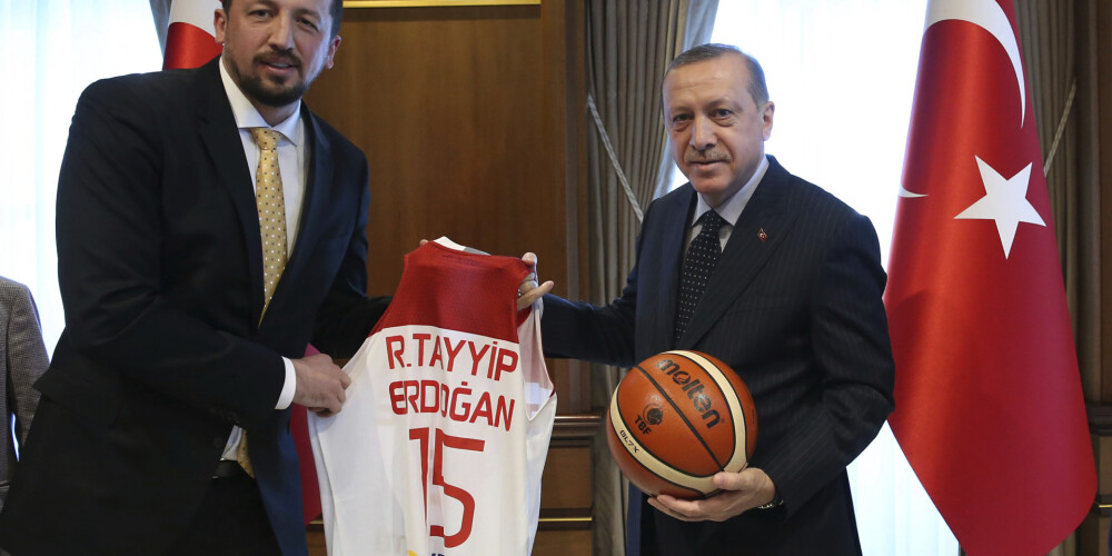 Turcijas basketbola federācijas prezidents kritizē FIBA Eiropas nodaļas prezidentu par nepalīdzēšanu tautiešiem
