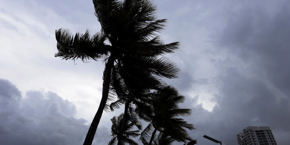 Viesuļvētra "Marija" jau ņem dzīvības; vētra tiek raksturota kā potenciāli katastrofāla