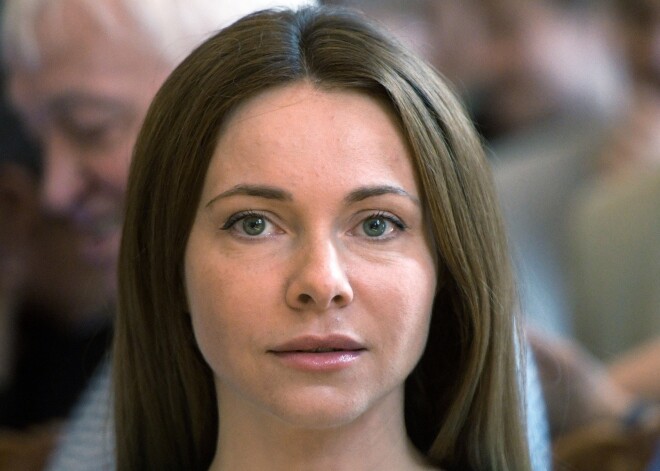 Екатерина Гусева разделась перед зрителями и показала подтянутый живот