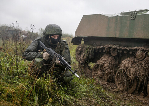 Krievijas karavīrs mācību "Zapad 2017" laikā.