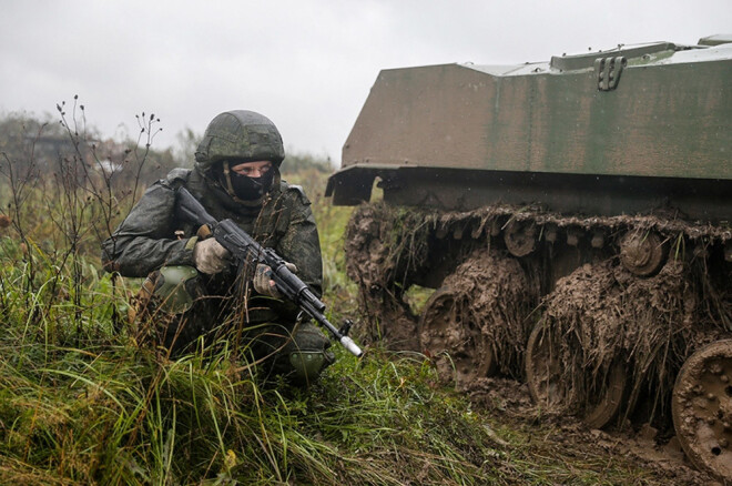 Krievijas karavīrs mācību "Zapad 2017" laikā.