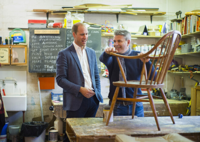 Fonds „Spitalfields Crypt Trust” palīdz cilvēkiem, kas atgūstas no atkarībām un cenšas no jauna atgūt pašapziņu. Šeit viņi skolojas dažādos arodos. 