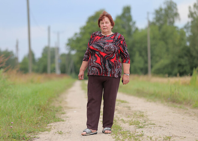 "Lai sieva neņem ļaunā, bet man profilaksei viņas vīram rokas vajag paturēt!" Ciemos pie Saulkrastu dziednieces Zinaīdas Mottes