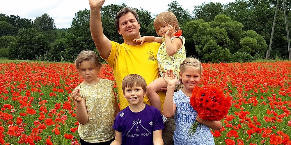 4 bērnu tētis Ansis Bogustovs: Latvijas matriarhālajā sabiedrībā vīriešiem nav bijusi iespēja apliecināt, ka esi labs tēvs