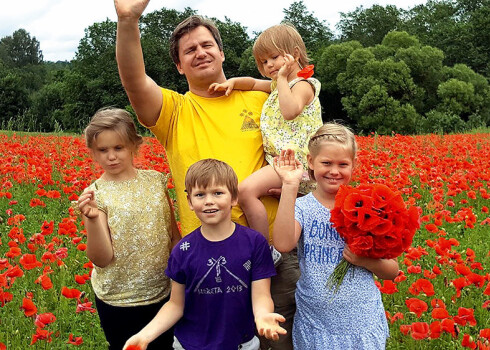4 bērnu tētis Ansis Bogustovs: Latvijas matriarhālajā sabiedrībā vīriešiem nav bijusi iespēja apliecināt, ka esi labs tēvs