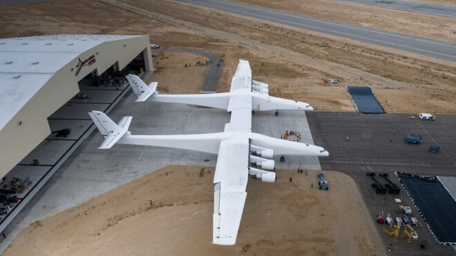 Patlaban tiek veikti dažādas iekārtu pārbaudes. "Stratolaunch" gaisā varētu pacelties 2019.gadā.