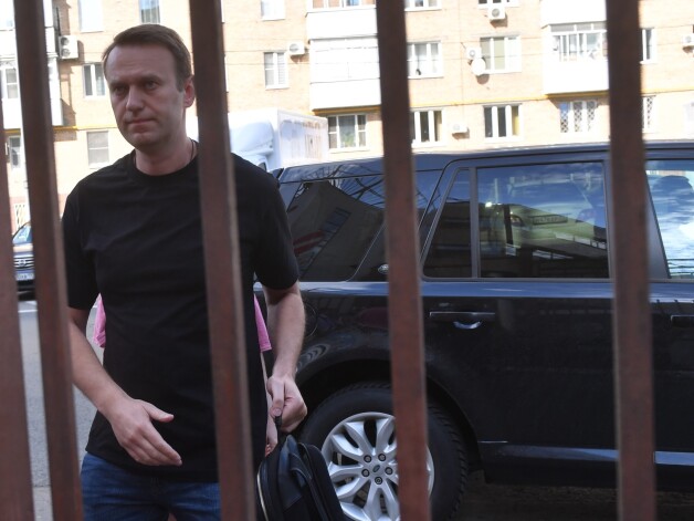 3165366 08/03/2017 Alexei Navalny by the building of Moscow's Simonovsky District Court that will review his administrative offense -- repeated violation of the rules on organizing mass-scale events. Alexey Kudenko/Sputnik