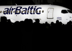 Pasažieriem, kuri trešdienas vakarā ar „airBaltic” no Rīgas gribēja lidot uz Tallinu, ceļojums izvērtās murgā nakts garumā  - viņiem uz kaimiņvalsts galvaspilsētu vajadzēja kratīties sagrabējušā un netīrā autobusā un netiekot uz tualeti.