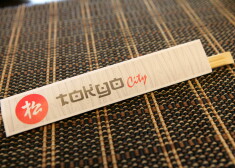 "Tokyo City" restorānu pieķer aplokšņu algu maksāšanā un nelegālas nodarbināšanas pārkāpumos