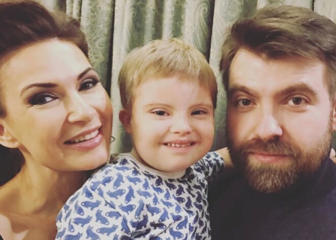 Эвелина Бледанс до сих пор скрывает развод с мужем от сына