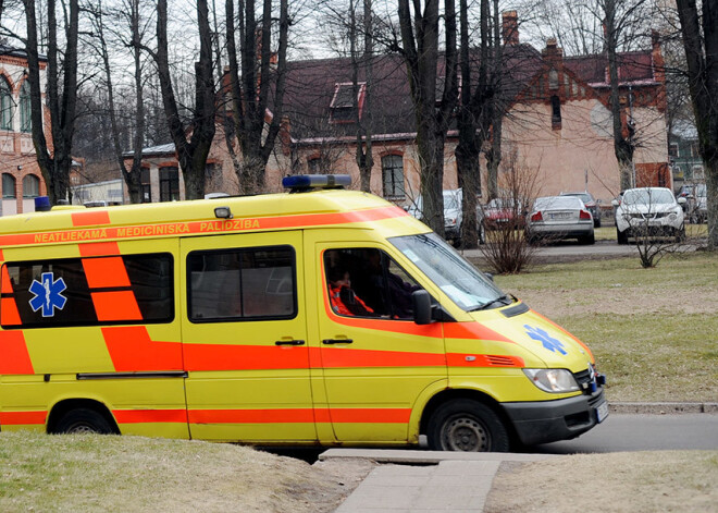 Vakar ceļu satiksmes negadījumos bojā gājuši 2 cilvēki