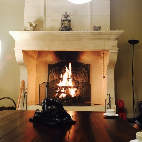 "Le Domaine de Fos" vakari pie kamīna.