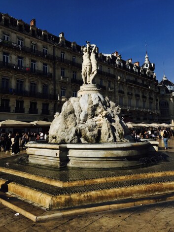 Elegantā Monpeljē pilsēta. "Comedie" laukums.