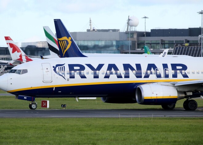 "Ryanair" turpinās reisu atcelšanu līdz martam