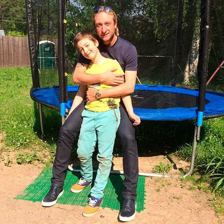 Плющенко и ранее показывал снимки с Егором