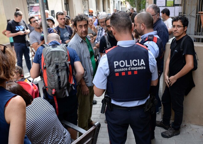 Policija izvirza katalāņu separātistiem ultimātu