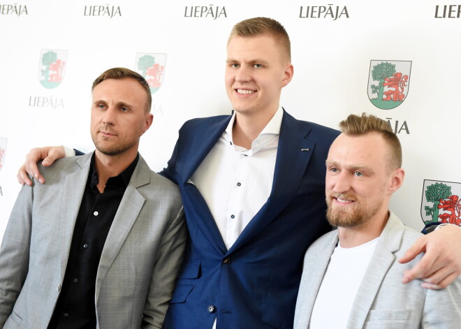 Trampa izgudrotie noteikumi izšķīruši brāļus Porziņģus. Kristaps pirmo reizi viens Ņujorkā